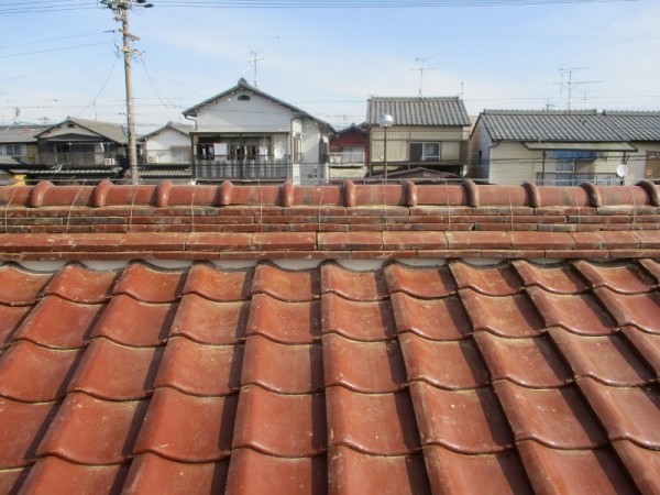 屋根を診断し、棟の積み直し修繕工事を行いました。