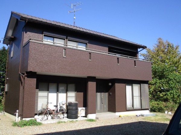 外壁を塗り替えたことで、落ち着きと重厚感溢れる外観に