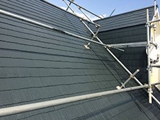 ダークな色で屋根塗装しました！外壁との相性も抜群です！