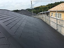 塗装したことで汚れもなくなり綺麗な屋根に仕上がりました。