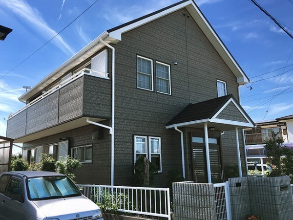 カバー工法で新しい外壁に生まれ変わりました。