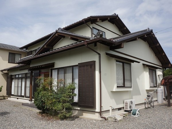 シンプルでまとまりのある外観に塗り替えました。