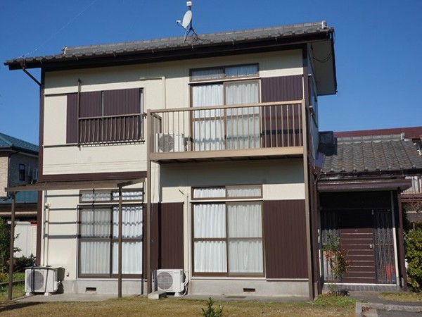 雰囲気はそのままにシリコン系塗料で塗り替えました。