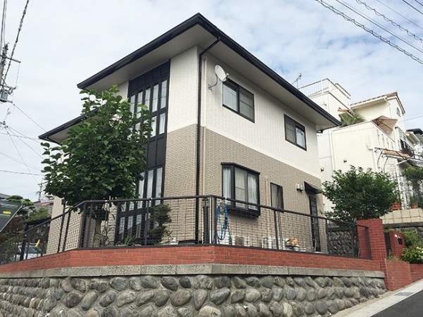 1F部分のカラーを替えたことによって、温もりのある印象の外観に仕上がりました。