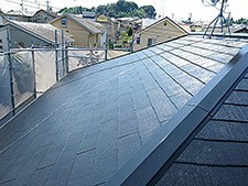 汚れにくく耐久性の高い屋根に塗り替えました。