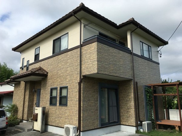 既存の外壁をそのまま活かして塗り替えを行いました。