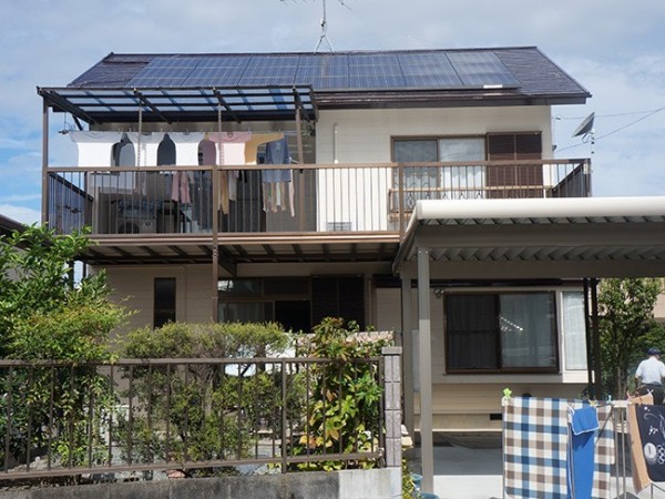 無機塗料で塗り替え、明るい外観に仕上がりました。