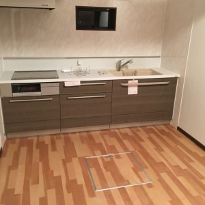 使われていない小屋裏をキッチンスペースに