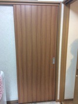 脱衣所のドアを交換しました