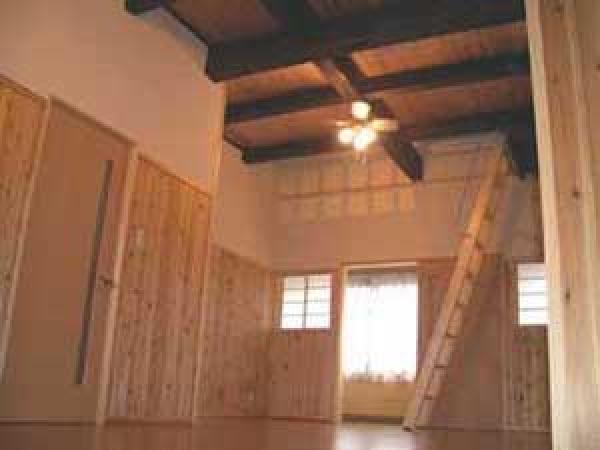 一般的な和室から木材をふんだんに使用した洋間の子供部屋に