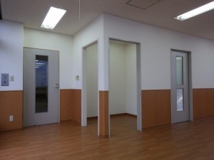 無機質だった内装が木調の親しみやすい内装に