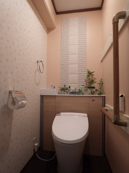 床・壁・インテリアなどトイレ内の快適さと居心地の良さを実現しました。