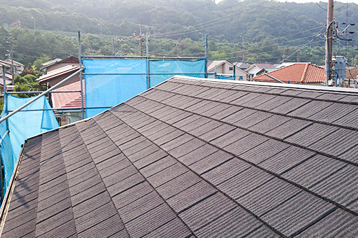 葺き替えで屋根材を変えて、屋根が軽くなりました。