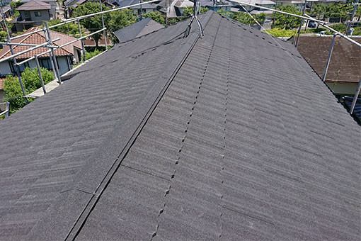 ずれていた瓦をD'sRoofing ClassicTileに葺き替えました。