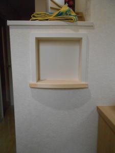 壁厚ニッチ収納の設置
