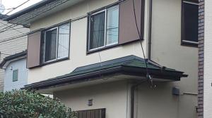 品のあるグリーンの色に屋根を葺き替えました
