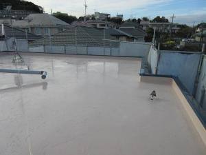 屋上防水塗装とステンレス笠木の交換工事です