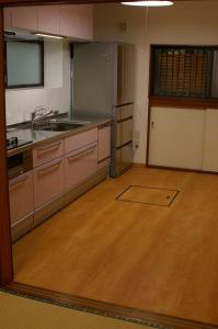 以前よりも使い勝手抜群のキッチンに。床や壁も一新しました！