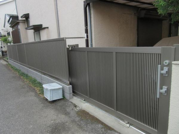 危険な古いブロック塀から目隠しフェンスに　開け閉めも楽になりました