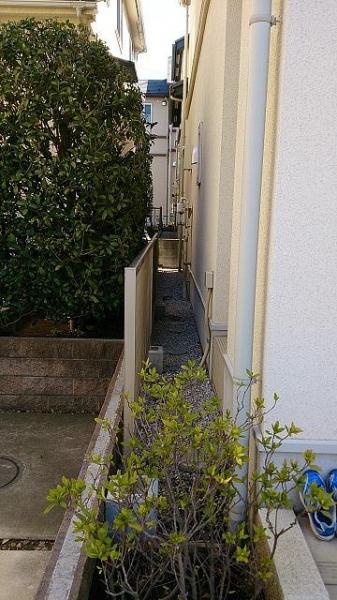 隣家との境にフェンスを設置！同時に外水栓も取り付けました！