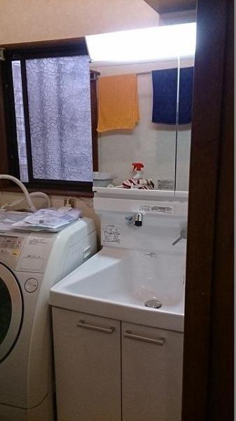 見た目がスッキリとした印象の洗面台に変わりました