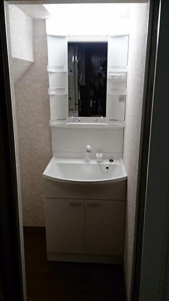 階段下を有効活用し、新規で洗面台を取り付けました！