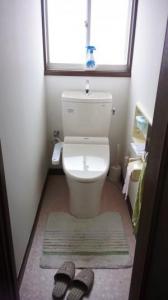 節水型トイレに。空間もスッキリとしました。