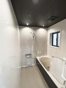 寒い冷たいタイル浴室から、ホテルライクな断熱ユニットバスへリフォーム