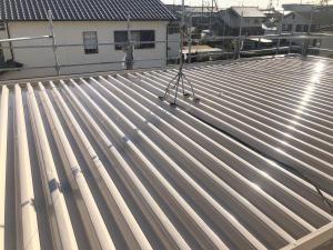 状況に合わせて塗装とカバー工法にて施工しました