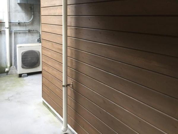 木の風合いをそのままに外壁を塗り替えました