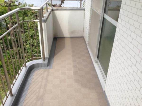 ウレタン防水複合工法にて長尺シートの貼り付け、防水工事を行いました
