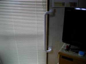 手摺りとスロープを設置し負担軽減へ