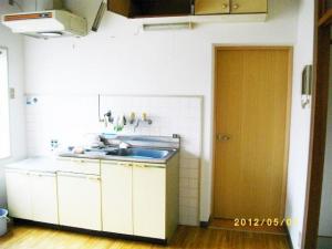 各部屋に最短でいけるよう動線を確保するため壁を貫通させて建具を設置しました