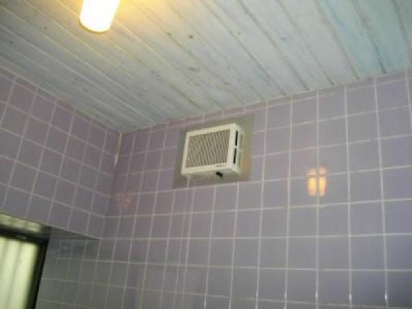 24時間換気ができるよう換気扇を設置しました！ジメジメした感じもなくなり快適に。