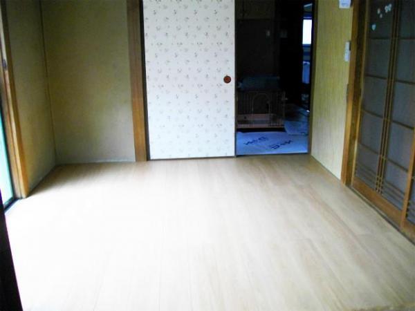汚れや傷に強いペット対応のフローリングへ。雰囲気も大きく変わりました。
