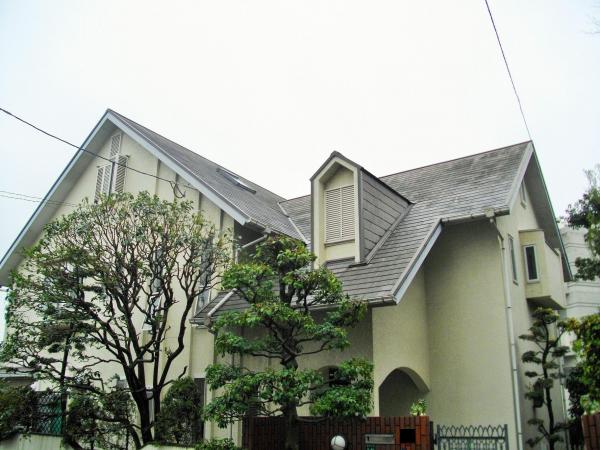 部分的に外れてしまっていた屋根材を張り替え　雨漏りもなくなりました。