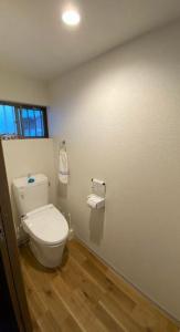 和式トイレから広びろとした快適な洋式トイレ空間に仕上がりました