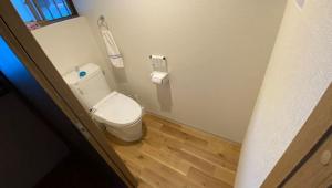 和式トイレから広びろとした快適な洋式トイレ空間に仕上がりました