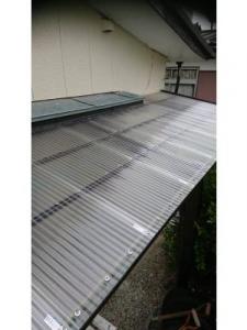 物置屋根の塗装と波板交換で綺麗になりました
