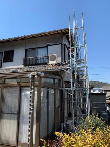 シックで落ち着いたカラーの外壁へと塗り替えました。