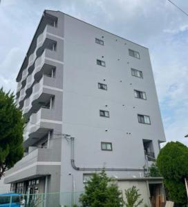 塗り替えてクールな印象のマンションへ