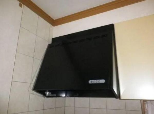 壊れてしまったレンジフードの交換で気分も一新