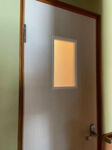 敷居をなくし新しいドアを取付けました