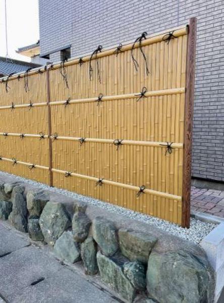 生垣から人工の竹垣フェンスに替えました