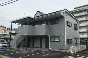 ヒビ割れを補修しシックでお洒落なマンションに