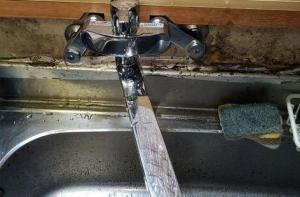 ピカピカの壁出しシングルレバー水栓に取替え