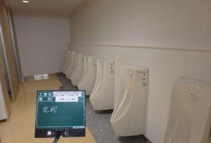 タイル張りで暗いトイレから、明るく床もフラットな使い勝手の良いトイレになりました