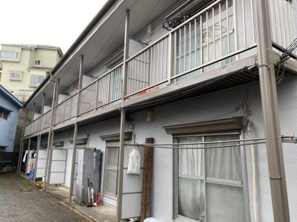真っ白の気持ちのよいアパート外観へ
