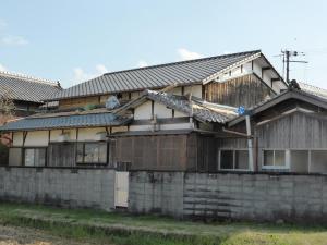 ボロボロだった屋根を葺き替え、綺麗にしました