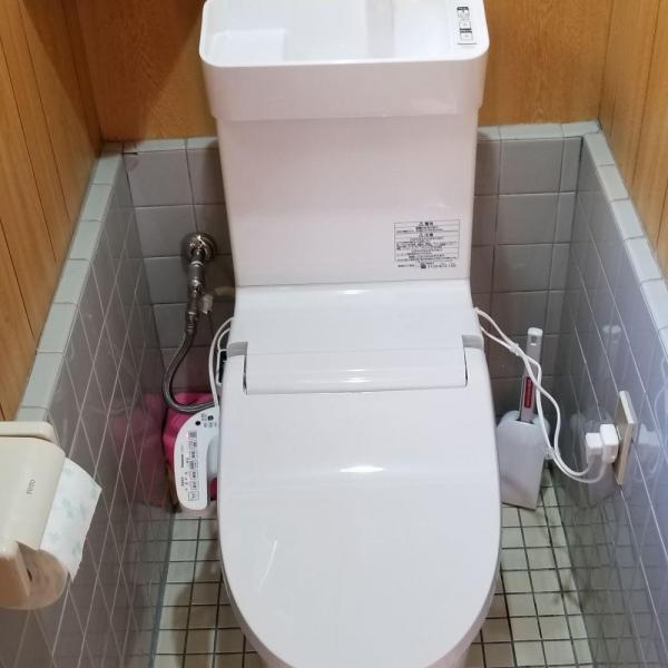 漏水もなくなり、綺麗な便座に変わりました